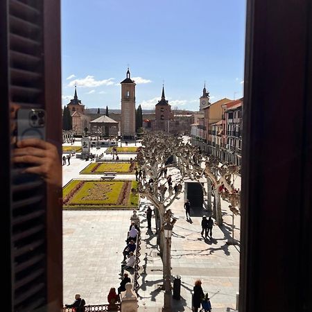 Sonar En La Plaza Cervantes 1 Alcalá de Henares Kültér fotó