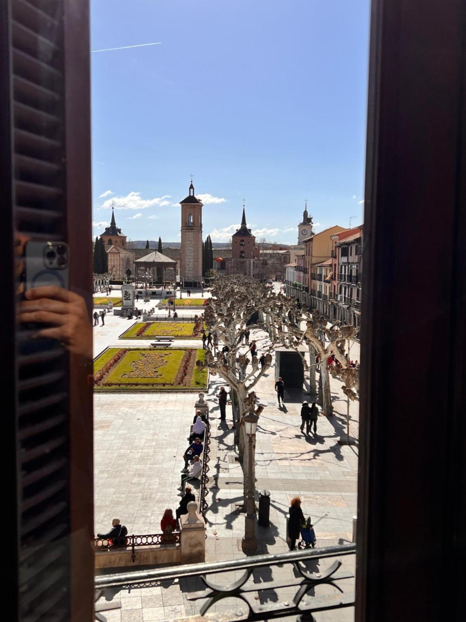 Sonar En La Plaza Cervantes 1 Alcalá de Henares Kültér fotó
