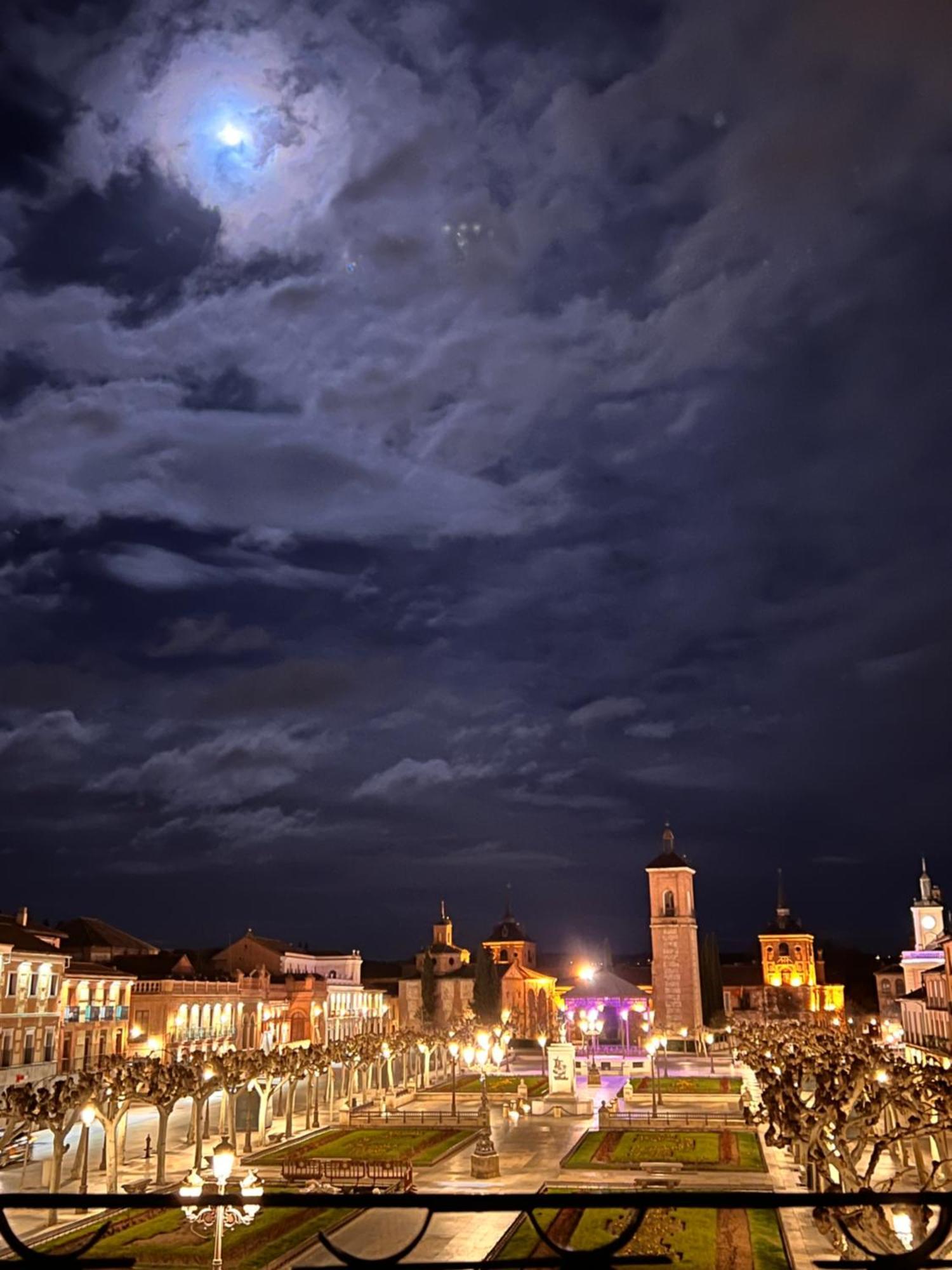 Sonar En La Plaza Cervantes 1 Alcalá de Henares Kültér fotó
