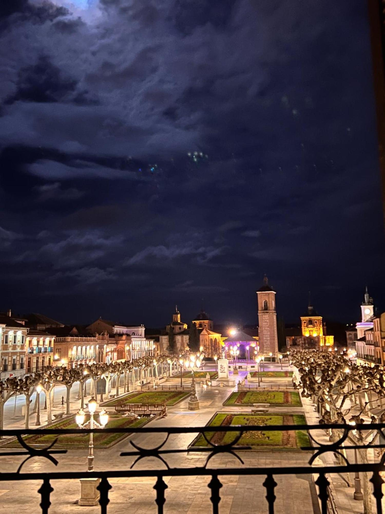 Sonar En La Plaza Cervantes 1 Alcalá de Henares Kültér fotó