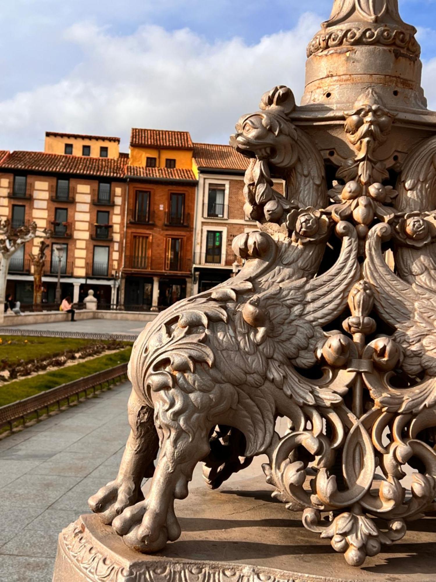 Sonar En La Plaza Cervantes 1 Alcalá de Henares Kültér fotó